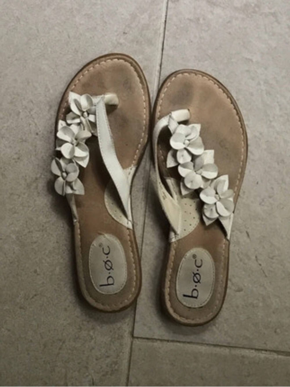 B.O.C White Floral Slides with Thong, Sz 8